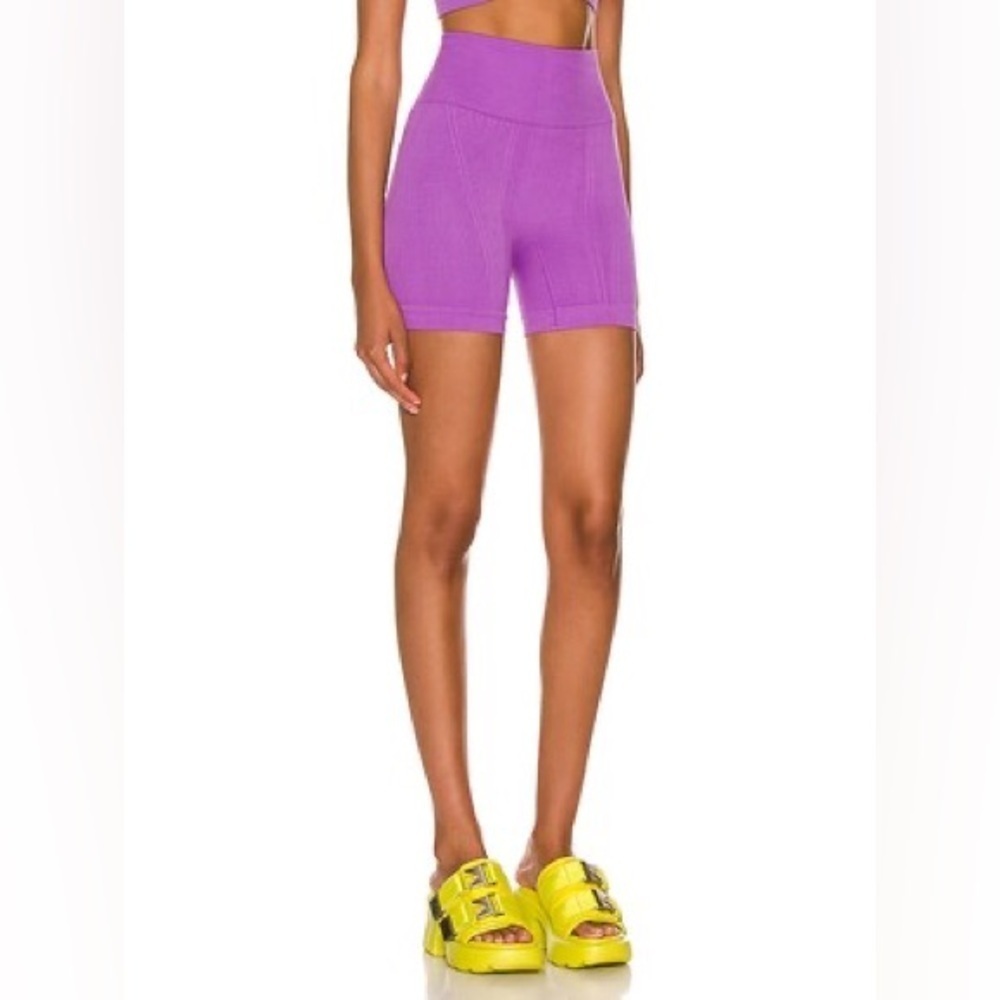 ALALA Seamless Rib Shorts - Picture 3 of 11